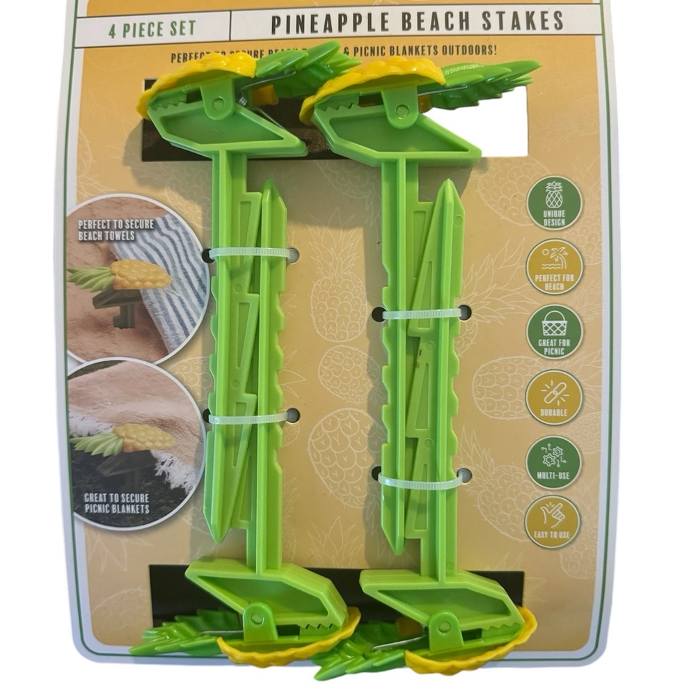 Beach towel/blanket anchor stakes with pineapple decor